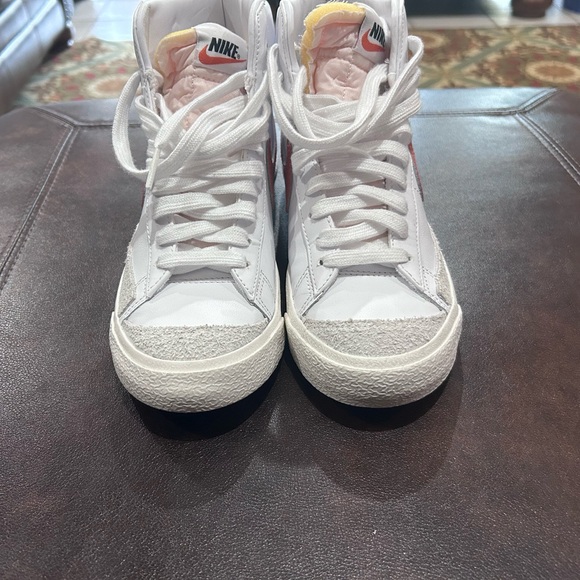 Nike blazer. Size 5 - Picture 6 of 14